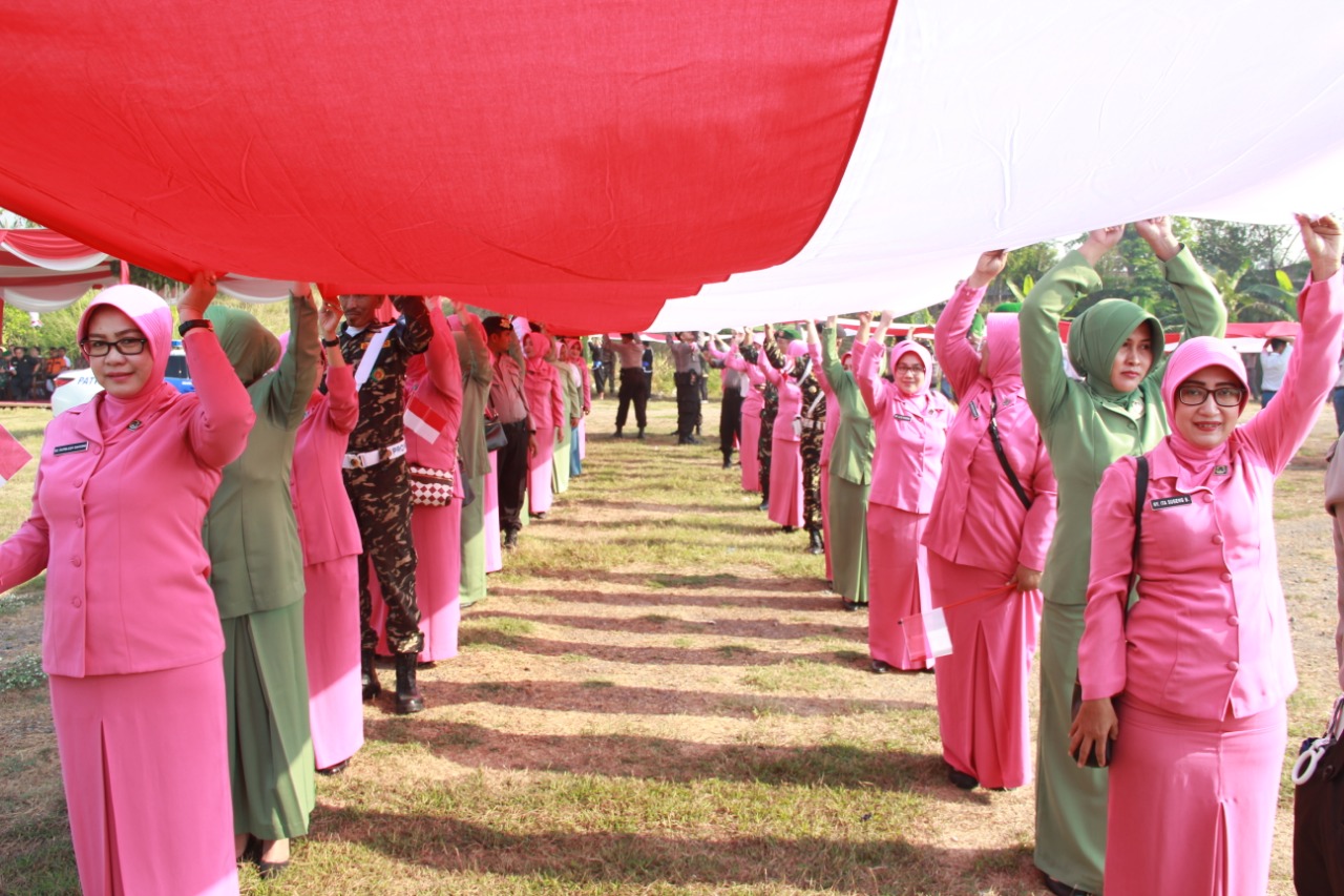 Polresta Mojokerto Kirab Bendera Merah Putih Sepanjang 740 Meter