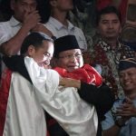 Kapolri Apresiasi dan Beri Tiket Sekolah Perwira untuk Polisi Pengubur Jenazah Pasien Covid-19
