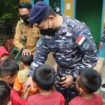 TNI AL Berangkatkan KRI Teluk Cirebon-543 Bawa Bahan Bantuan Ke Sulbar