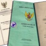 Satgas Yonif 642/Kapuas Terima Satu Pucuk Senjata Api dari Warga Perbatasan Indonesia-Malaysia