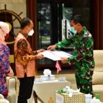 Prajurit KRI Nanggala-402 Pangkatnya Dinaikan dan Dianugerahi Tanda Kehormatan RI