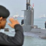 Prajurit TNI AL Bermunajat Panjatkan Doa Keselamatan ABK KRI Nanggala-402