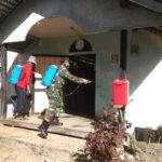 Ciptakan Suasana Aman dari Covid-19, TNI-Polri Kompak Semprotkan Disinfektan
