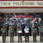 TNI AL Bagikan 1500 Paket Sembako untuk Warga Muara Gembong