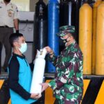 Prajurit TNI AL Balikpapan Vaksinasi Masyarakat Pesisir Pantai Lango
