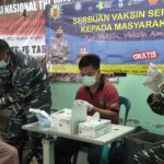 TNI AL Lantamal III Jakarta Ajak Masyarakat Pasar Ikan Muara Untuk Sehat