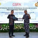 Puan Ikut Bersenandung Lagu Daerah saat Acara Sinau Bareng Cak Nun