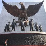 Hari Batik Nasional Karya Desain Interior Mendunia Melalui Batik