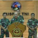 Panglima TNI Pimpin Sholat Sebelum Pimpin Rapat  Evaluasi Operasi SAR Pilot Susi Air