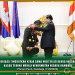 Dalam Rangka HUT ke-78 Kemerdekaan RI, Gubernur Khofifah Bagi Ribuan Bendera dan Sembako