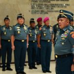 Respon Cepat! TNI AL Berhasil Evakuasi 8 Pemamcing Terdampar di Perairan Padang Tikar Evakuasi 8 Pemamcing 