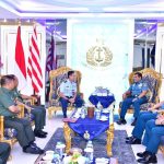 Laksamana TNI (Purn) Yudo Margono Menerima Penghargaan Militer Tertinggi Pemerintah Singapura