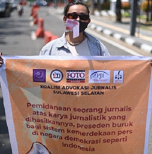 Respon Gugatan Perdata Mantan Stafsus Andi Sudirman ke Media dan Wartawan Senilai Rp700 Miliar, Koalisi Wartawan Geruduk PN
