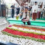 Masyarakat Padang Nikmati Wisata Bahari di KRI