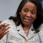 Sekilas Mirip Daster Rumahan, Ternyata Luna Maya Pakai Dress Motif Floral Harga Fantastis