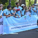 LRT Jabodebek Mogok, Ratusan Penumpang Jalan Kaki di Ketinggian
