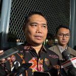 Jalan Rusak Tak Kunjung Diperbaiki, Surya Insomnia Pilih Bergerak Sendiri