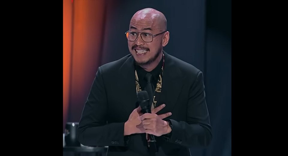 Pandji Pragiwaksono dilaporkan ke Polda Metro Jaya terkait materi stand up comedy Mens Rea