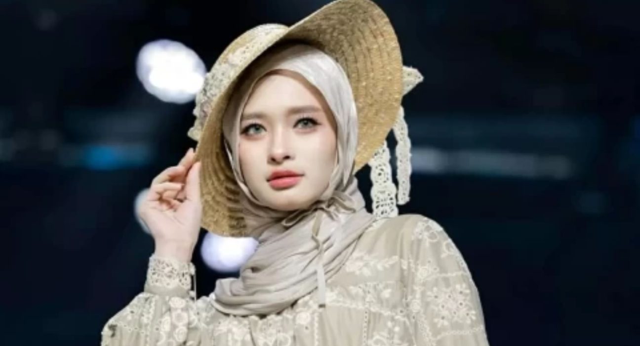 Mengintip Hunian Rahasia Inara Rusli: Desain Minimalis Compact Dua Lantai yang Jauh dari Sorotan