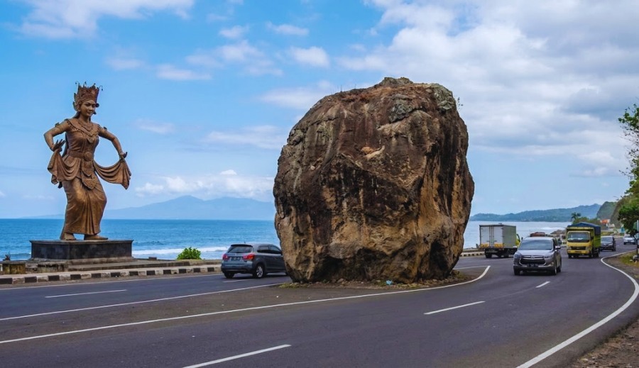 Batu Raksasa di Wisata Watu Dodol Banyuwangi