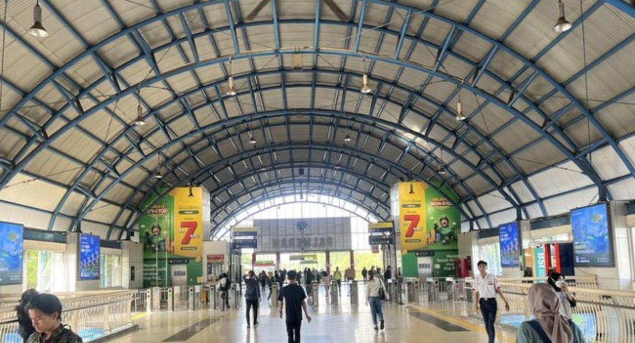 Imbas WFA Lebaran, Stasiun Palmerah Lengang Pagi Ini