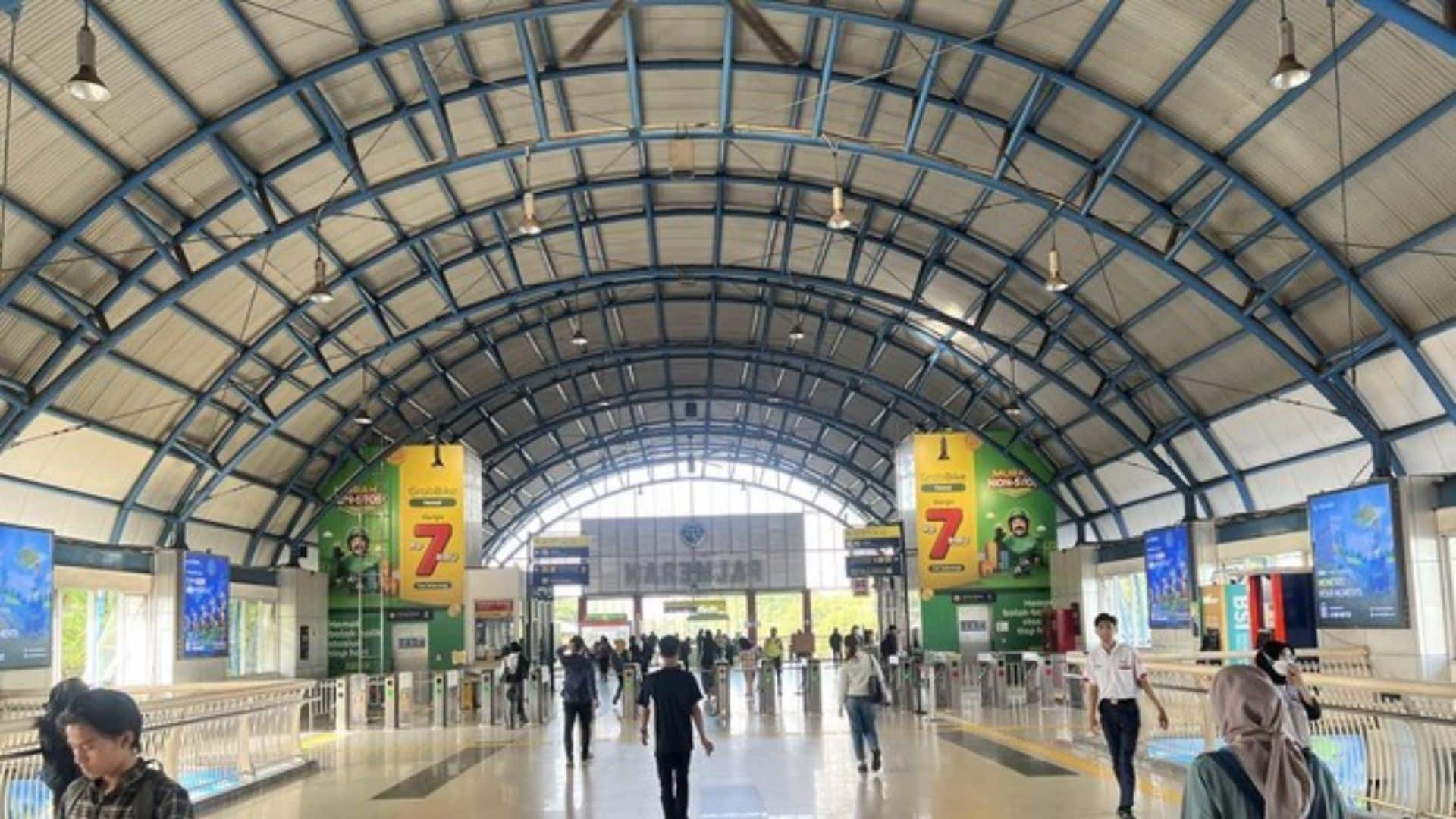 Imbas WFA Lebaran, Stasiun Palmerah Lengang Pagi Ini