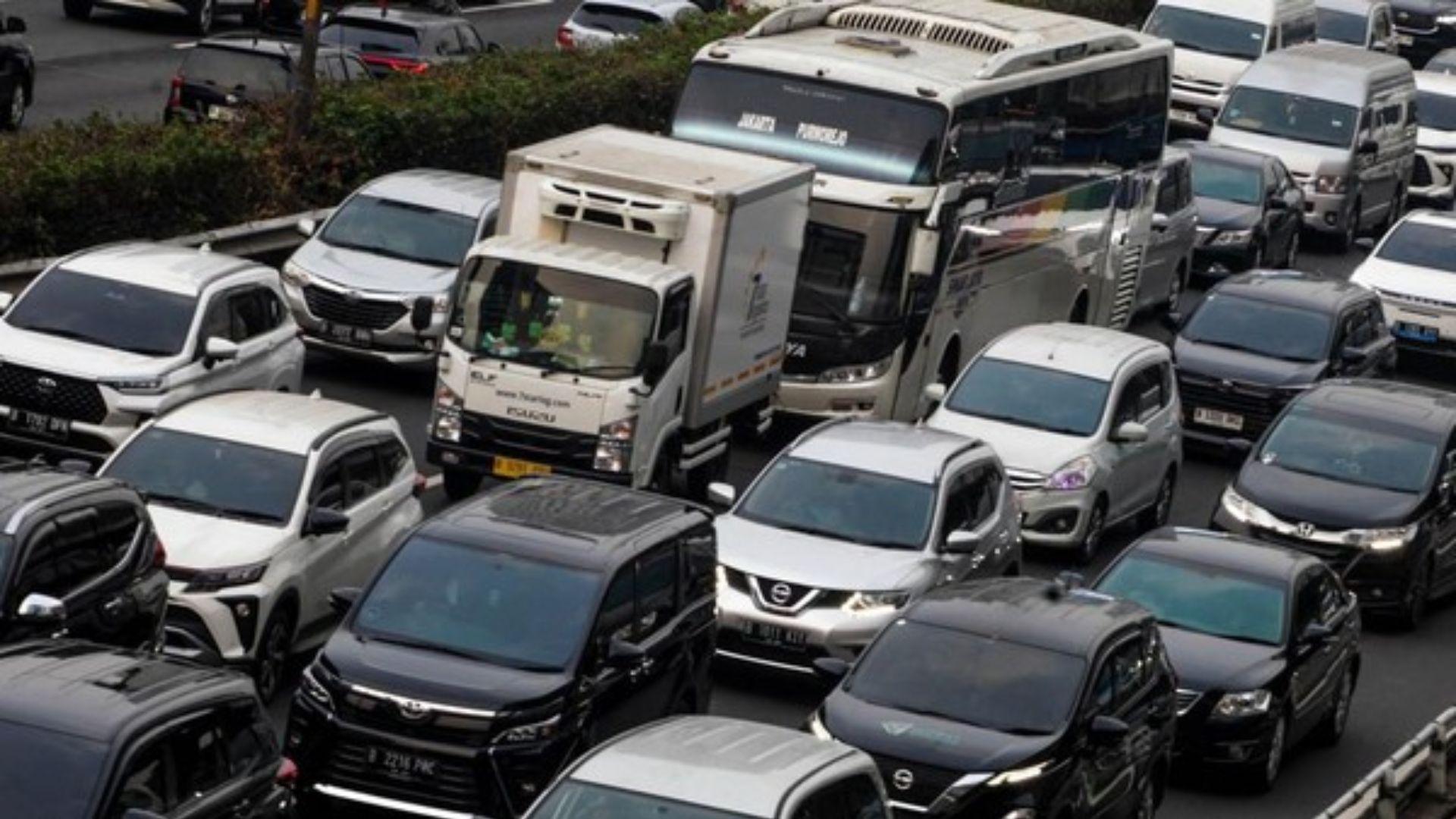 Info Lalin, Tol Arah Jakarta Padat Pagi Ini