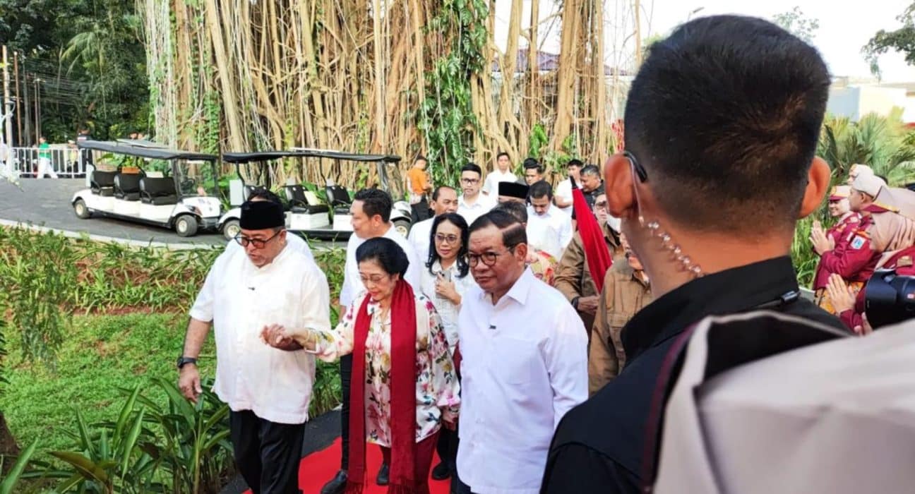 Megawati-Pramono Resmikan Wajah Baru Taman Bendera Pusaka