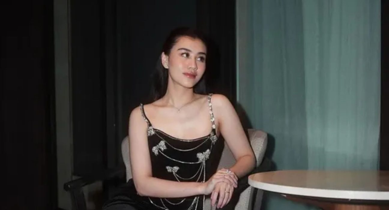 7 Pesona Aaliyah Massaid Bergaun Kupu-Kupu Saat Kondangan