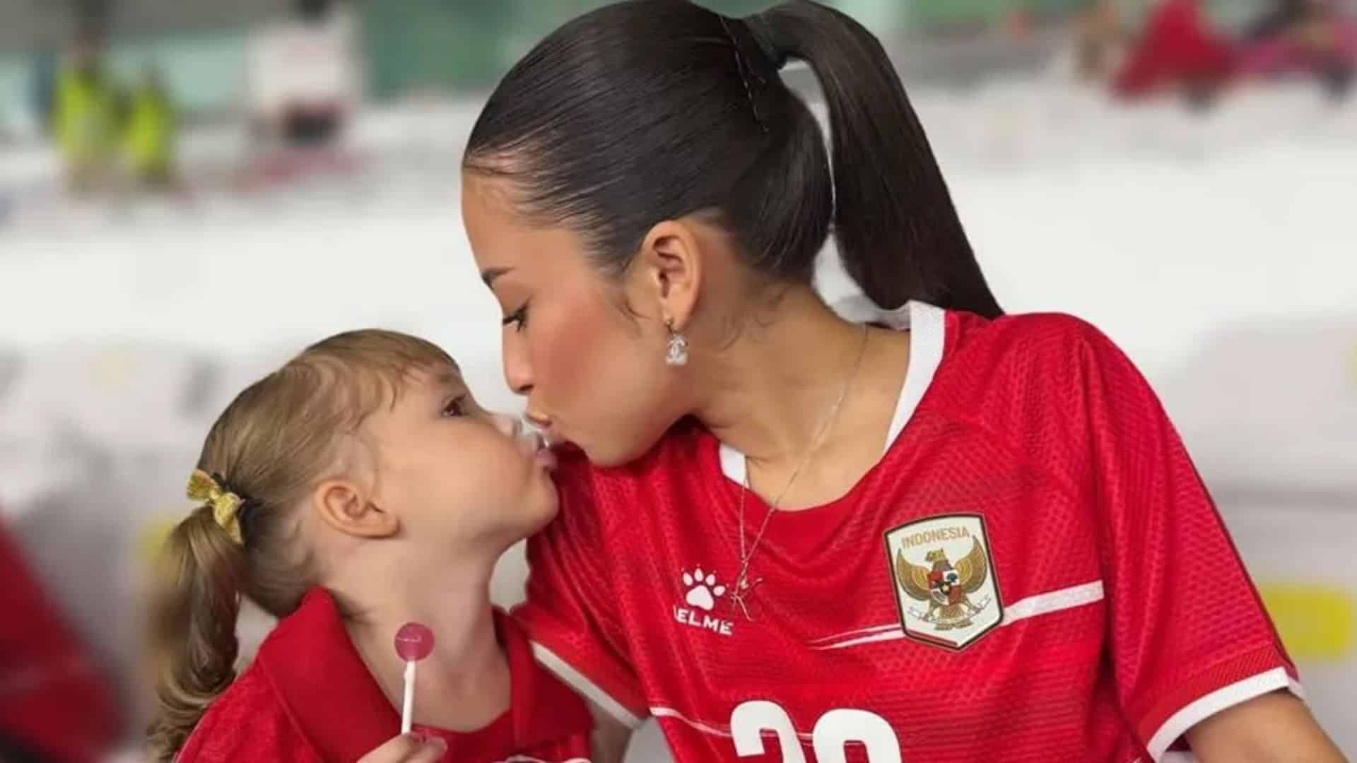 Momen Kamari Bareng Ortu Justin Hubner, Bak Cucu Sendiri