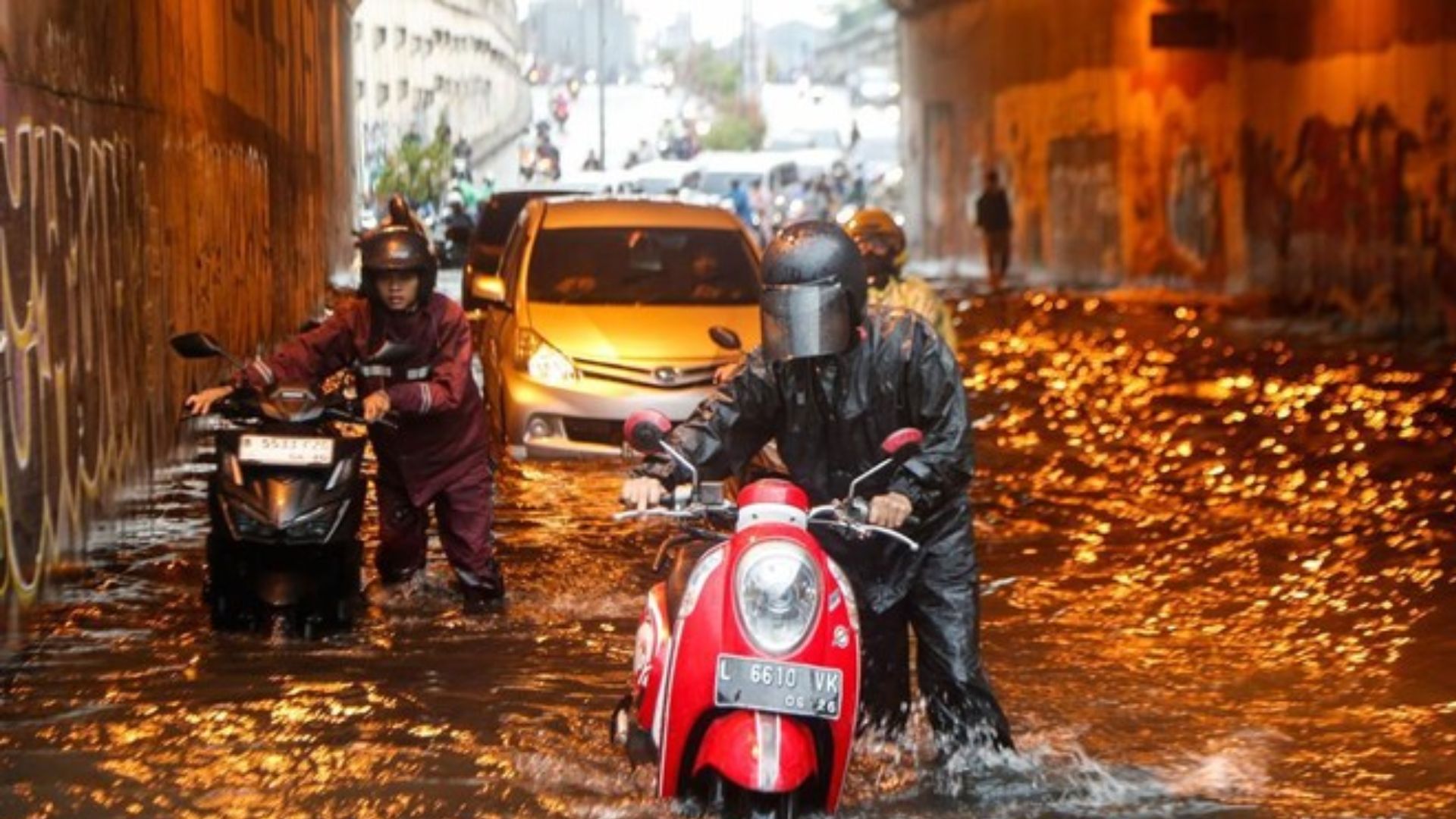 Underpass Tambun Masih Banjir Pagi Ini, Arus Lalin Lumpuh