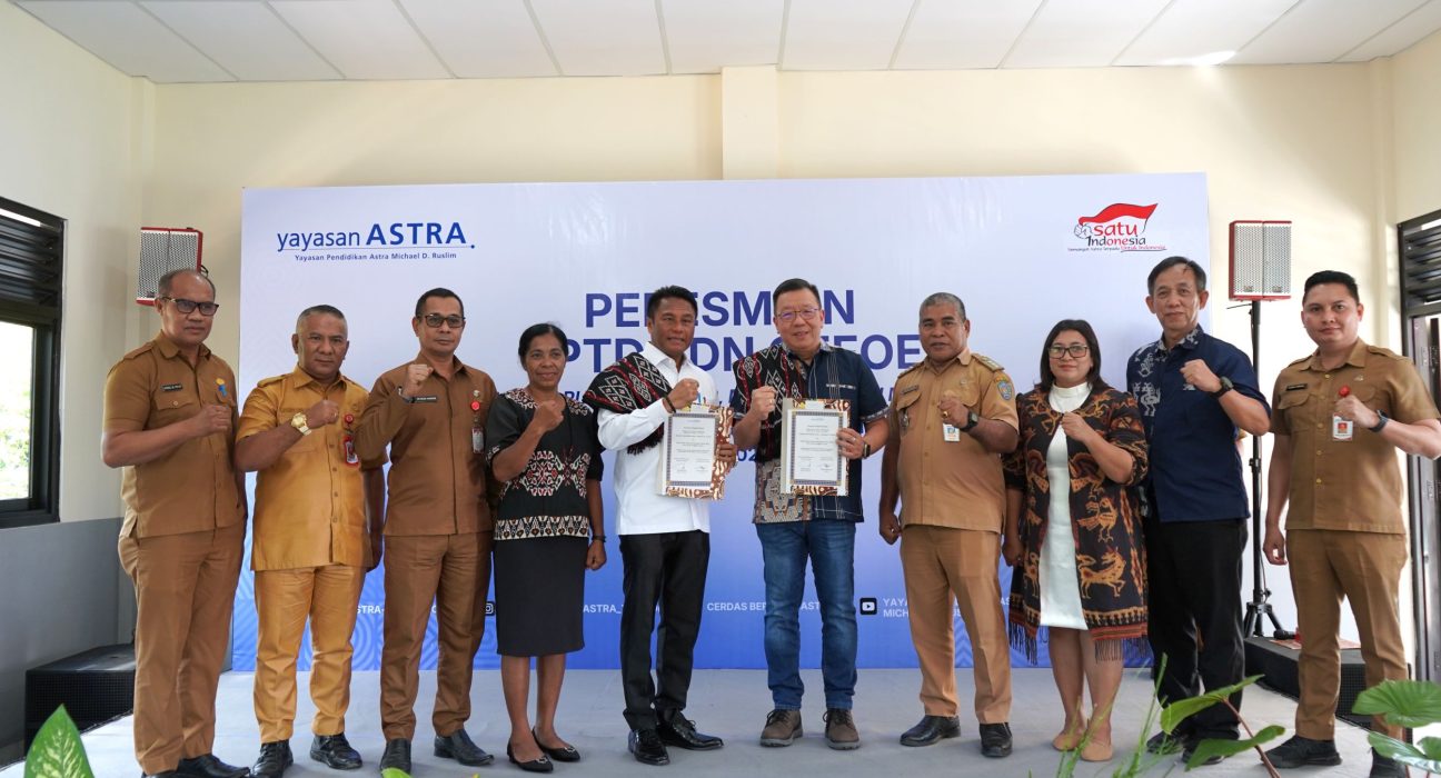 Peresmian bangunan baru SDN Oefoe di Kabupaten Rote Ndao oleh Yayasan Astra–YPA MDR bersama Pemerintah Kabupaten Rote Ndao.
