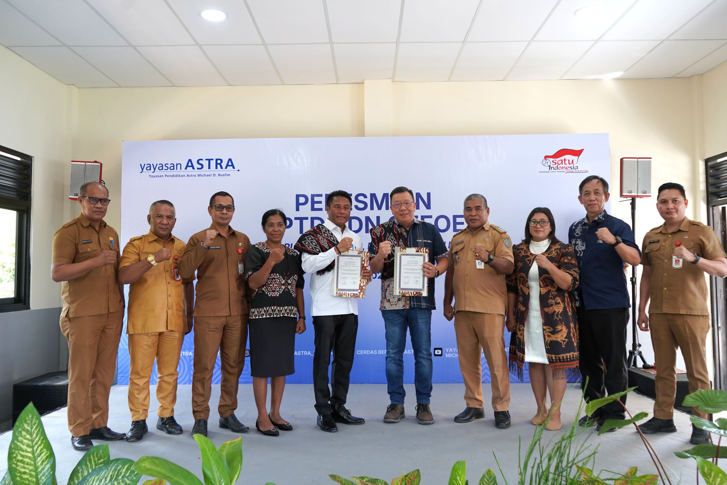 Peresmian bangunan baru SDN Oefoe di Kabupaten Rote Ndao oleh Yayasan Astra–YPA MDR bersama Pemerintah Kabupaten Rote Ndao.