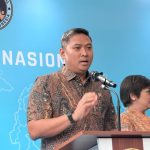 Sejumlah Anggota DPR Temui Massa Botok Cs di Gedung DPR RI