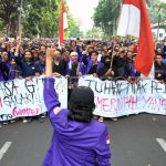 Sejumlah Anggota DPR Temui Massa Botok Cs di Gedung DPR RI