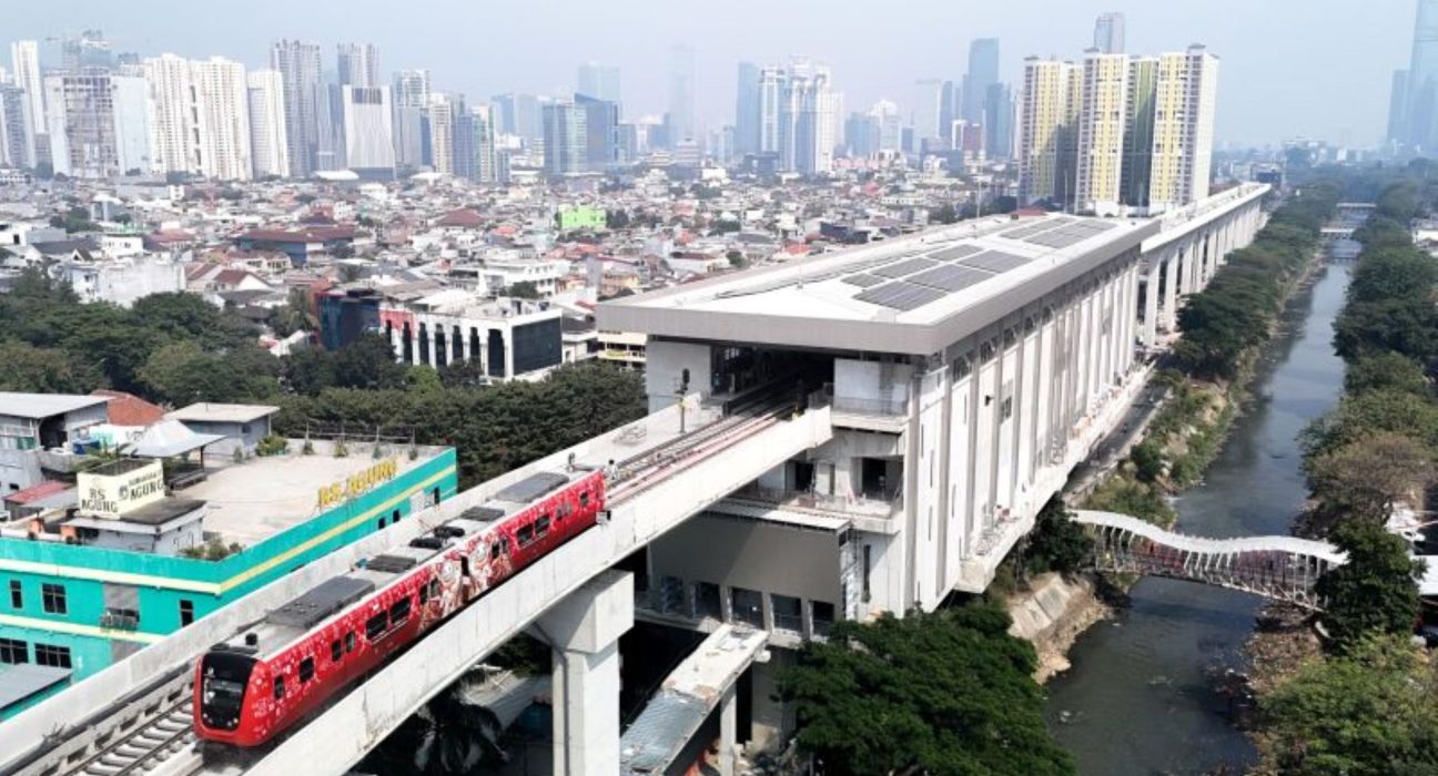 LRT Jakarta Velodrome-Manggarai saat uji coba operasional
