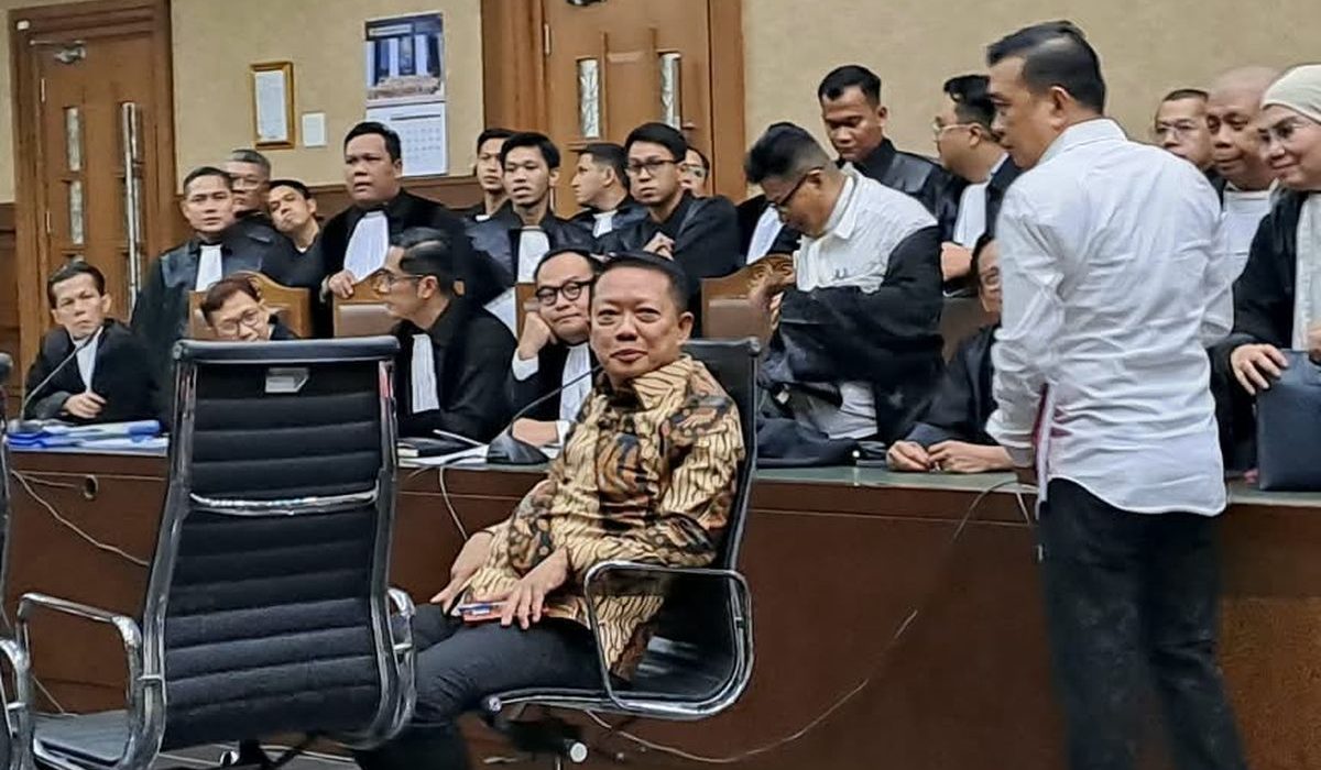 Eks Jampidsus Febrie Adriansyah menjalani sidang perdana di Pengadilan Tipikor Jakarta Pusat