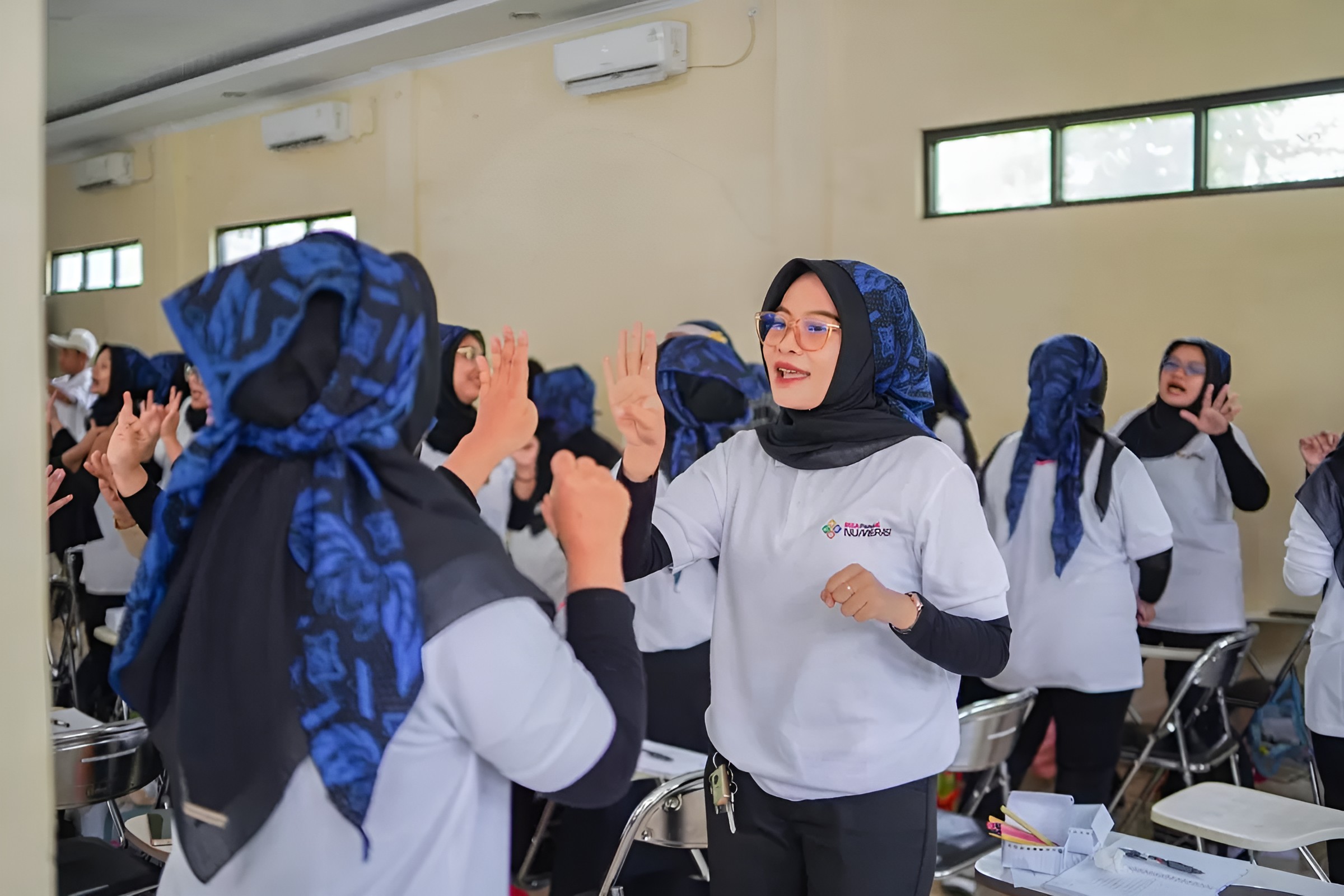 Guru mengikuti pelatihan BISA PandAI Numerasi dari TelkomGroup untuk memperkuat pembelajaran matematika dan STEM di sekolah wilayah 3T.