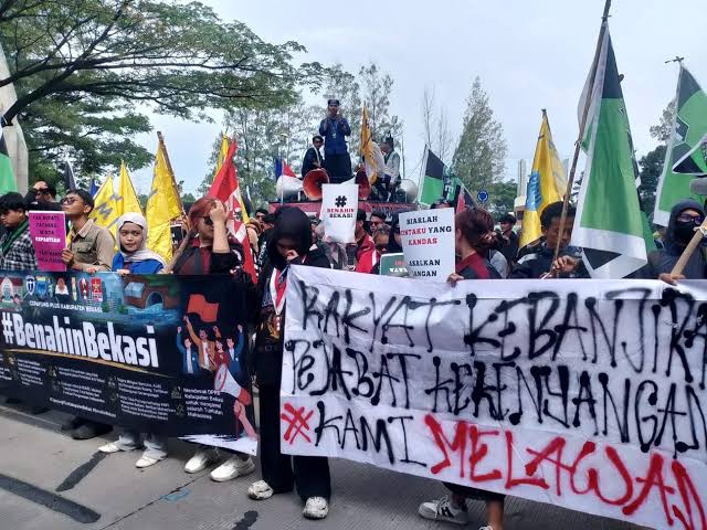 Solidaritas Wartawan Se-Bekasi Raya menggelar aksi damai di Kantor Bupati Bekasi pada 15 Oktober 2026 untuk menyampaikan tiga tuntutan.