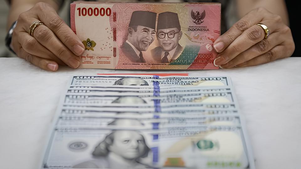 Nilai tukar rupiah melemah ke Rp18.085 per dolar AS pada pembukaan perdagangan Senin, 26 Oktober 2026.